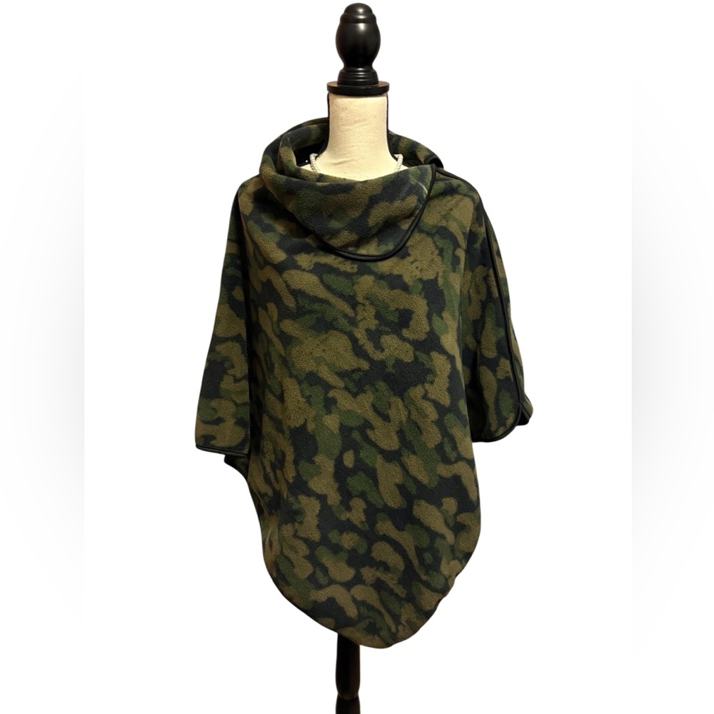 La Moda green camouflage fleece Poncho